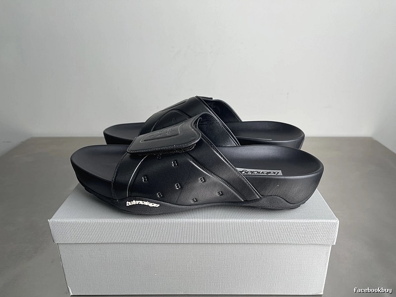 Balenciaga Thick-Soled Embossed Cool Street-style Black Slides