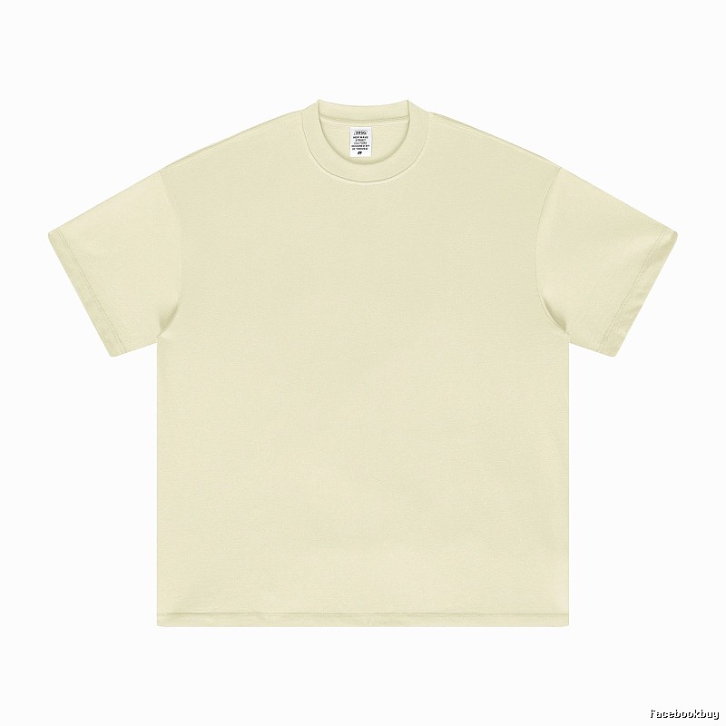Patterned Plain white T-shirt Minimal White Short with Polished Detail