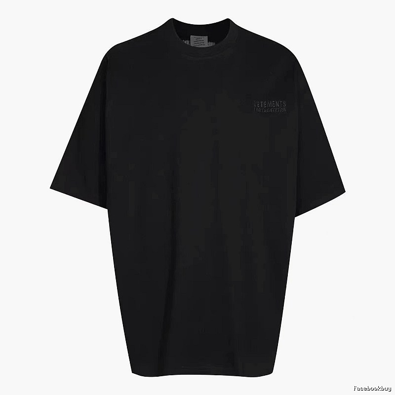 Relaxed Statement graphic T-shirt Black Colorful Lucky with Versatile Design