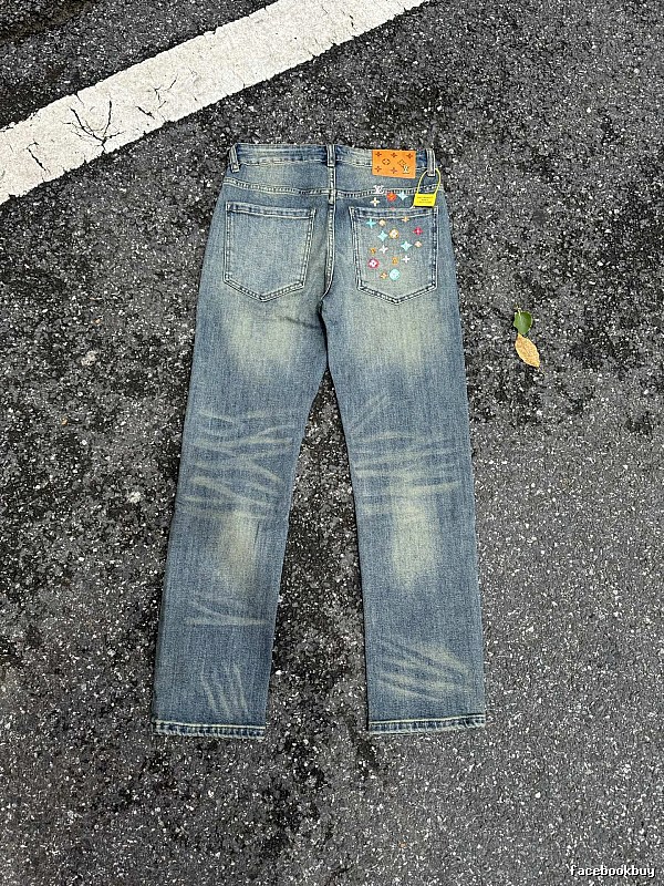 Small Colorful Marks And A Faded Straight Leg Paint-Detail Jeans - Evisu Essential Edit
